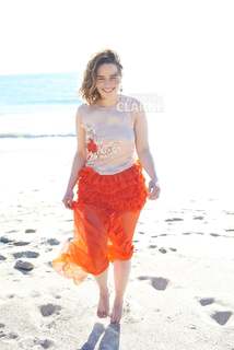 Emilia Clarke feet photo thumbnail