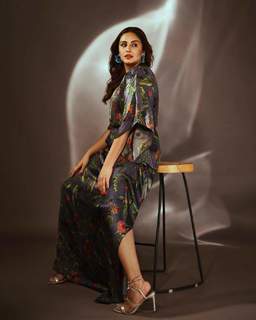 Huma Qureshi feet photo thumbnail