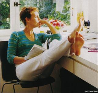 Jamie Lee Curtis feet photo 1