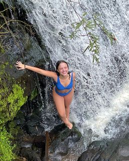 Larissa Manoela feet photo thumbnail