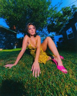 Natalie Noel Mariduena feet photo thumbnail