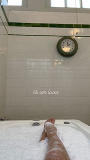 Larissa Manoela feet photo thumbnail