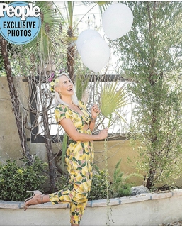 Brittany Daniel feet photo 3