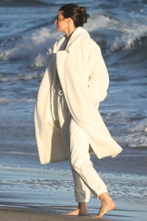 Kendall Jenner feet photo thumbnail