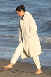 Kendall Jenner feet photo thumbnail