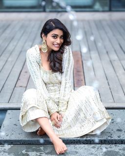 Shriya Saran feet photo thumbnail