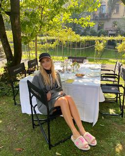 Chiara Ferragni feet photo thumbnail