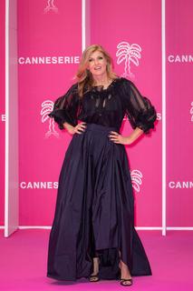 Connie Britton feet photo thumbnail