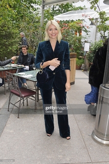 Holly Willoughby feet photo thumbnail