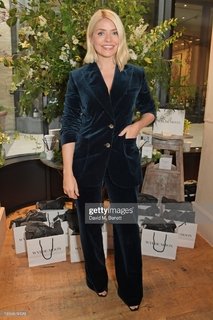 Holly Willoughby feet photo thumbnail