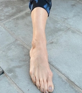 Molly Sims feet photo thumbnail