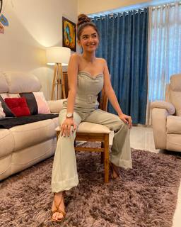 Anushka Sen feet photo thumbnail