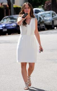 Jennifer Love Hewitt feet photo thumbnail