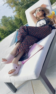 Thalía feet photo thumbnail