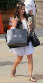 Jennifer Love Hewitt feet photo thumbnail