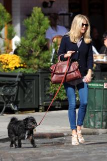 Sienna Miller feet photo thumbnail