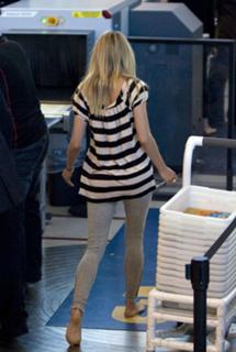 Sienna Miller feet photo thumbnail
