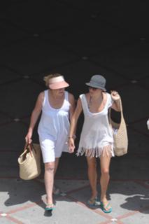 Sienna Miller feet photo thumbnail