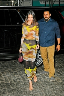 Kendall Jenner feet photo thumbnail
