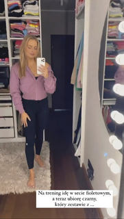Karolina Pisarek feet photo thumbnail