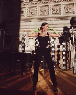 Serenay Sarikaya feet photo thumbnail