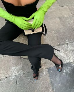 Serenay Sarikaya feet photo thumbnail