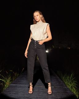 Serenay Sarikaya feet photo thumbnail