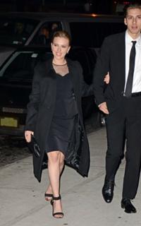 Scarlett Johansson feet photo thumbnail