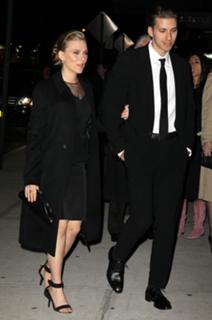Scarlett Johansson feet photo thumbnail