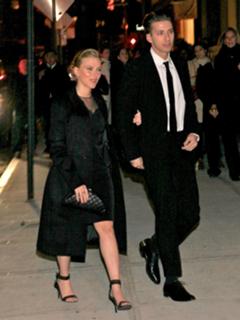 Scarlett Johansson feet photo thumbnail