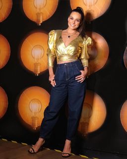 Tania Rincón feet photo thumbnail