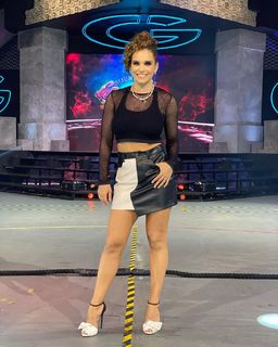 Tania Rincón feet photo thumbnail