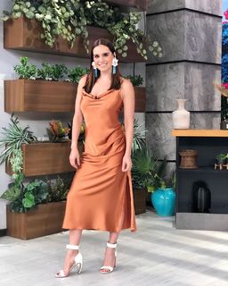 Tania Rincón feet photo thumbnail