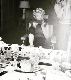 Marilyn Monroe feet photo thumbnail