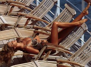 Elle Macpherson feet photo thumbnail