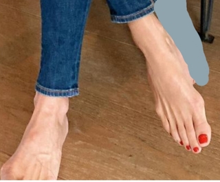 Molly Sims feet photo thumbnail