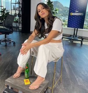 Erin Lim feet photo thumbnail