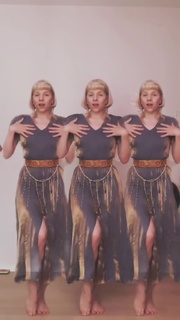 Aurora Aksnes feet photo thumbnail
