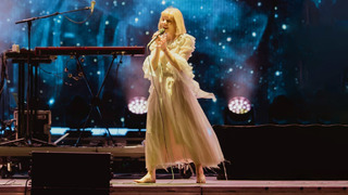 Aurora Aksnes feet photo thumbnail