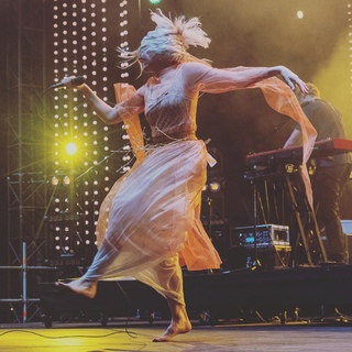 Aurora Aksnes feet photo thumbnail