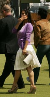 Salma Hayek feet photo thumbnail