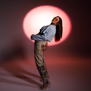 Ewa Farna feet photo thumbnail