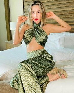 Carmen Villalobos feet photo thumbnail