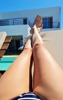 Nicole Neumann feet photo thumbnail
