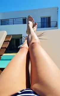 Nicole Neumann feet photo thumbnail