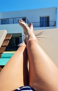 Nicole Neumann feet photo thumbnail