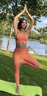 Klaudia Halejcio feet photo thumbnail