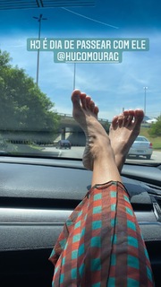 Deborah Secco feet photo thumbnail