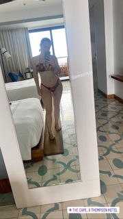 JoJo feet photo thumbnail