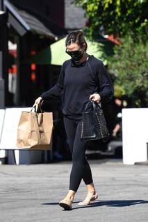 Jennifer Garner feet photo thumbnail